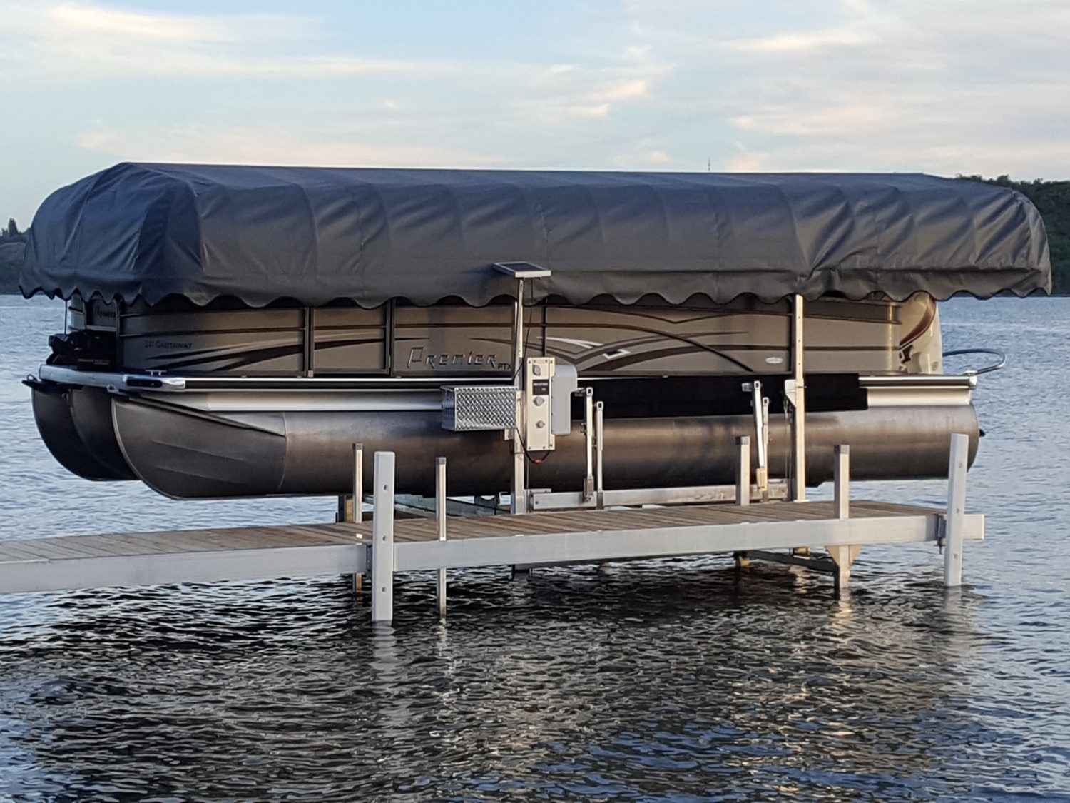 vertical-boat-lifts-marine-master